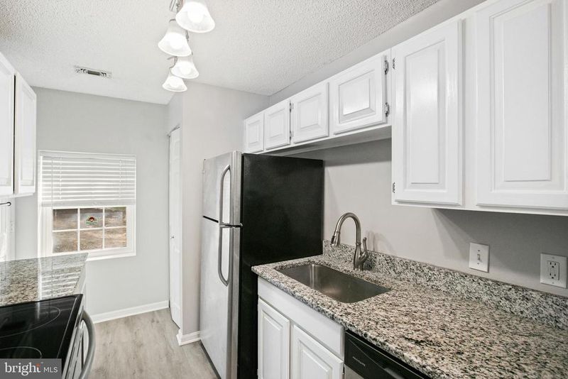 267 S Pickett St #102, Alexandria, VA 22304