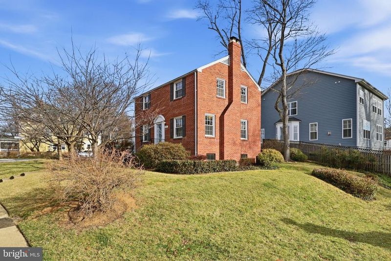 2127 Patrick Henry Dr, Arlington, VA 22205