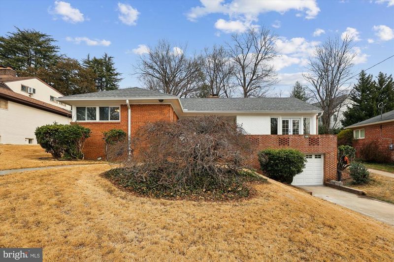 3713 Nelly Custis Dr, Arlington, VA 22207