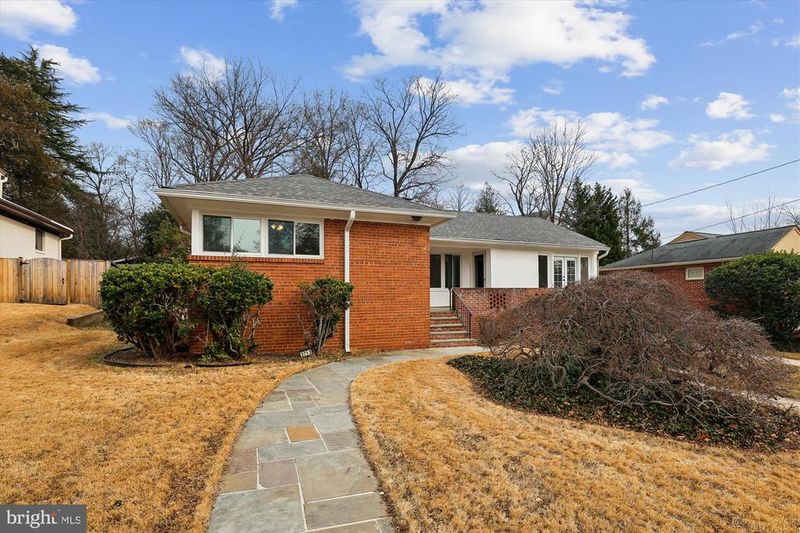 3713 Nelly Custis Dr, Arlington, VA 22207