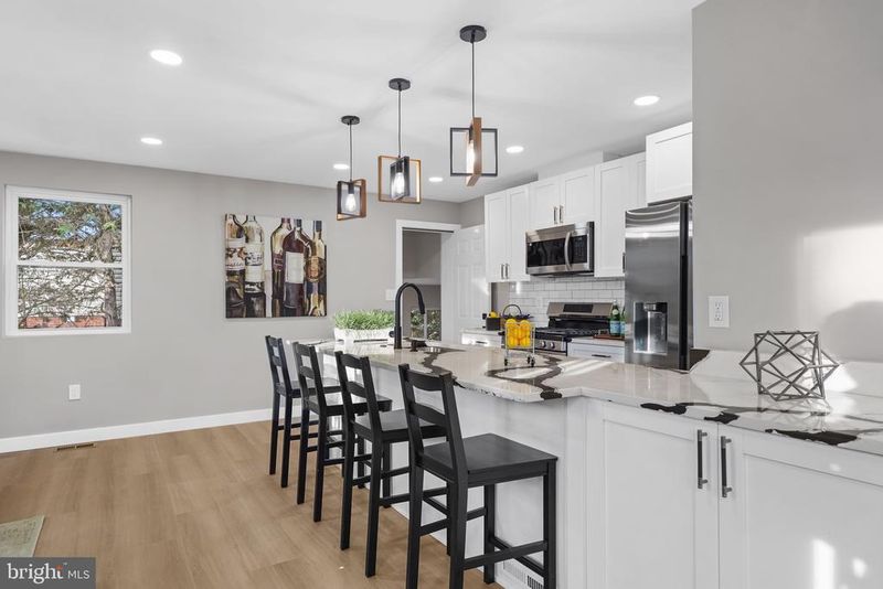 5813 Dewey St, Landover, MD 20785