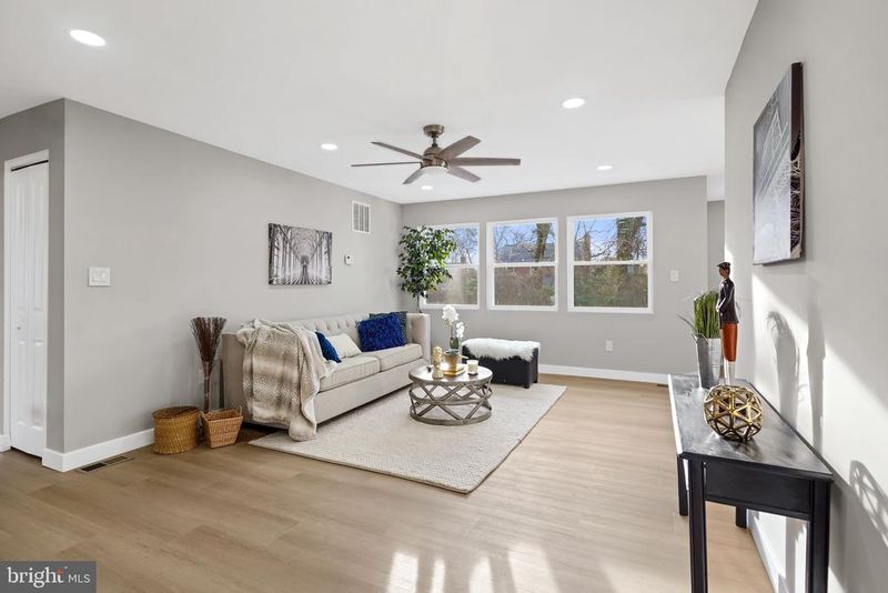 5813 Dewey St, Landover, MD 20785