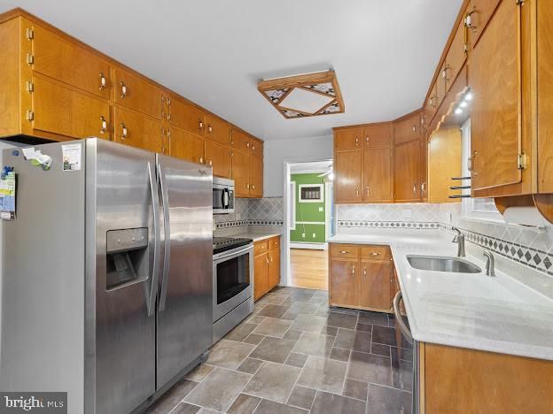11341 Frances Dr, Beltsville, MD 20705