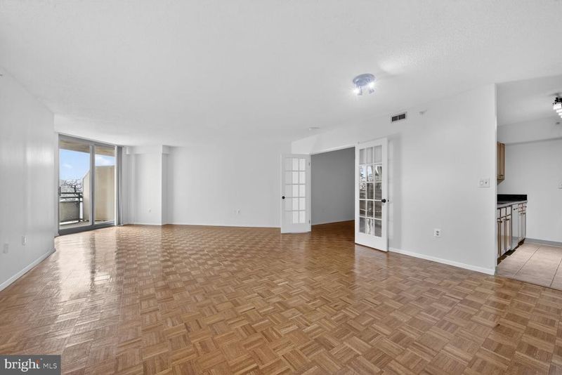 7111 Woodmont Ave #309, Bethesda, MD 20815