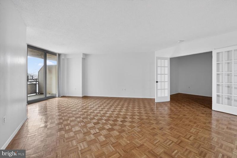7111 Woodmont Ave #309, Bethesda, MD 20815