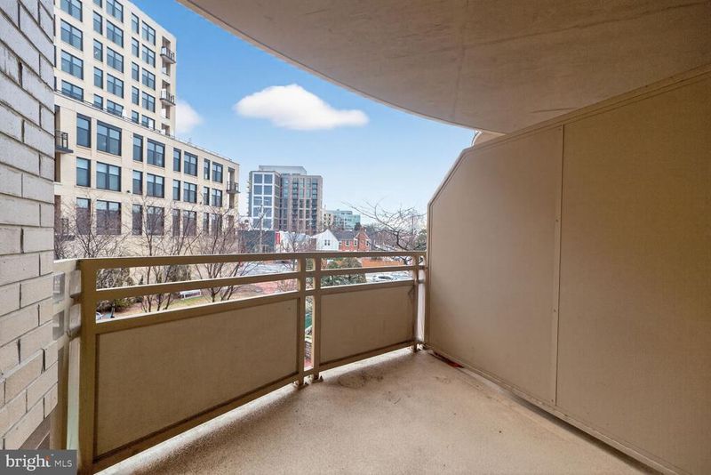 7111 Woodmont Ave #309, Bethesda, MD 20815