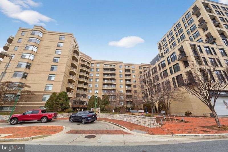 7111 Woodmont Ave #309, Bethesda, MD 20815