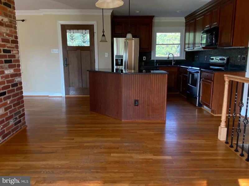 6414 Bardu Ave, Springfield, VA 22152