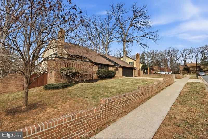 10512 Arrowood St, Fairfax, VA 22032