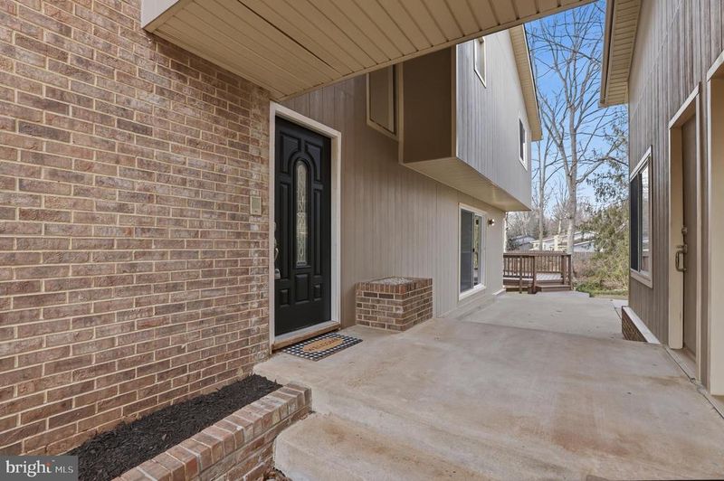 10512 Arrowood St, Fairfax, VA 22032