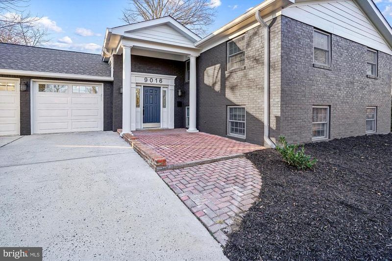 9016 Greylock St, Alexandria, VA 22308