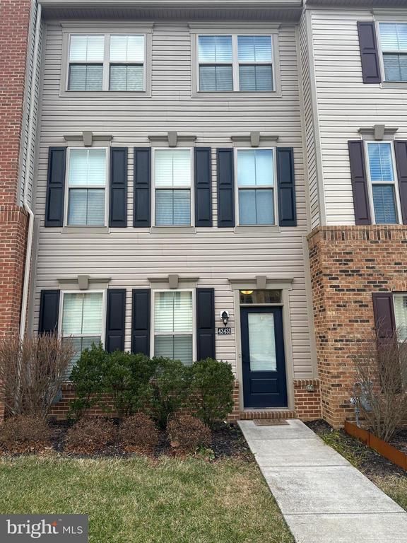 43431 Robey Sq, Ashburn, VA 20148