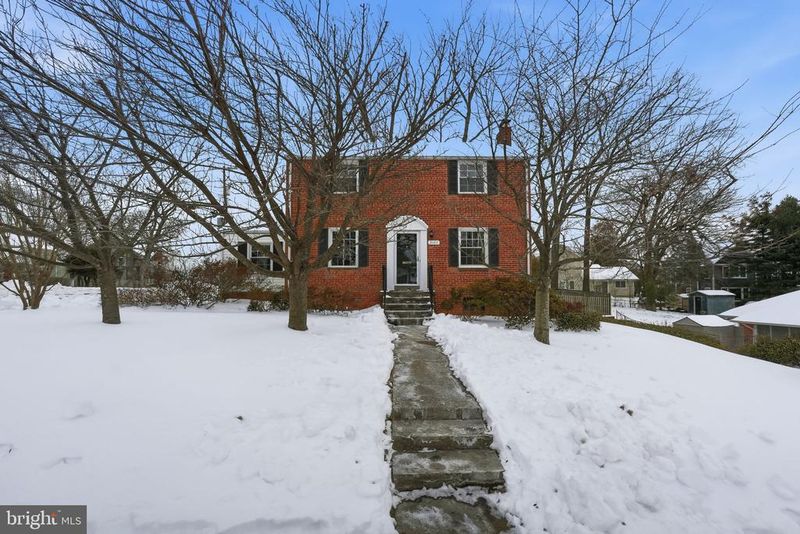 2127 Patrick Henry Dr, Arlington, VA 22205