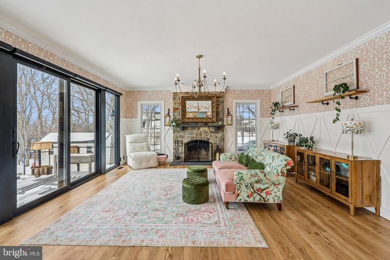 19075 Foxgreen Cir, Leesburg, VA 20175