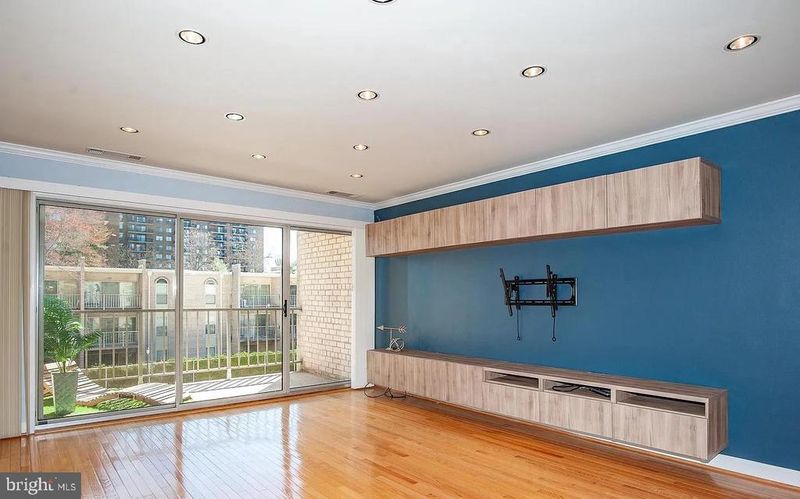 31 Canterbury Sq #301, Alexandria, VA 22304