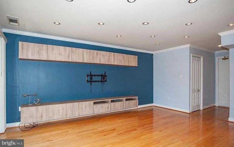 31 Canterbury Sq #301, Alexandria, VA 22304