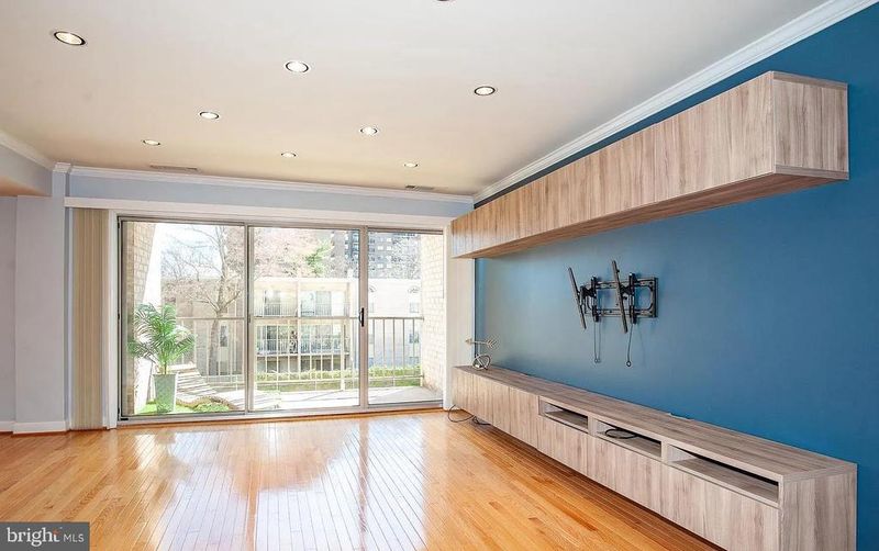 31 Canterbury Sq #301, Alexandria, VA 22304