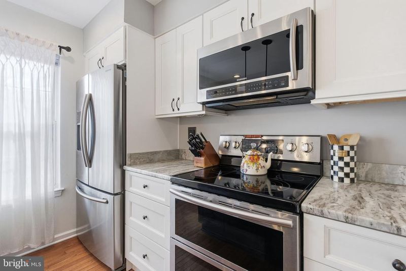 5206 Leeward Ln, Alexandria, VA 22315