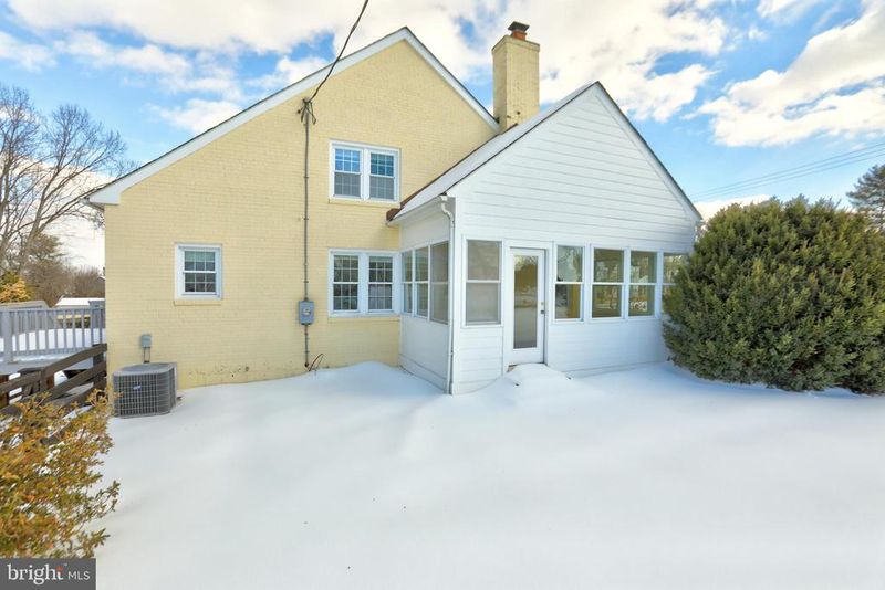 391 E Colonial Hw, Hamilton, VA 20158