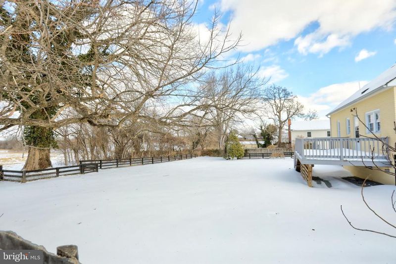 391 E Colonial Hw, Hamilton, VA 20158