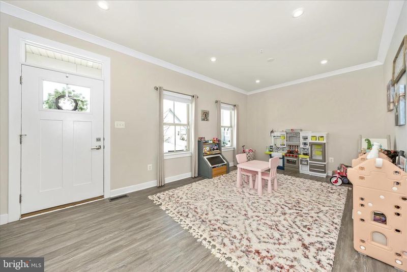 6832 Woodridge Rd, New Market, MD 21774