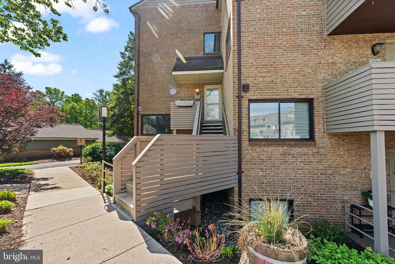 11120 Harbor Ct #1120, Reston, VA 20191