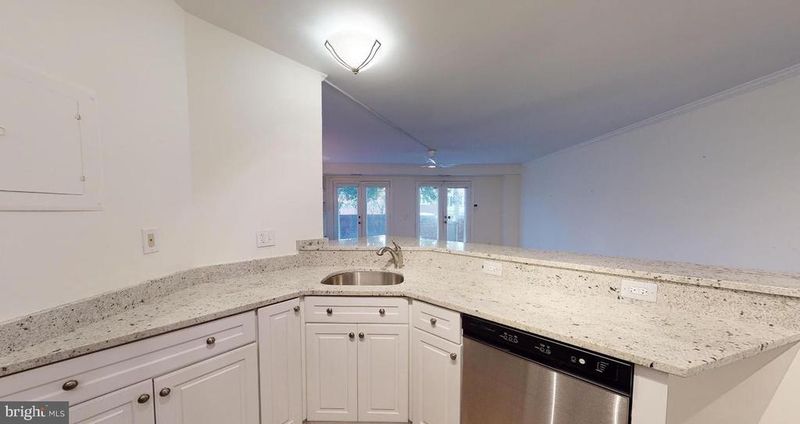 801 S Pitt St #228, Alexandria, VA 22314