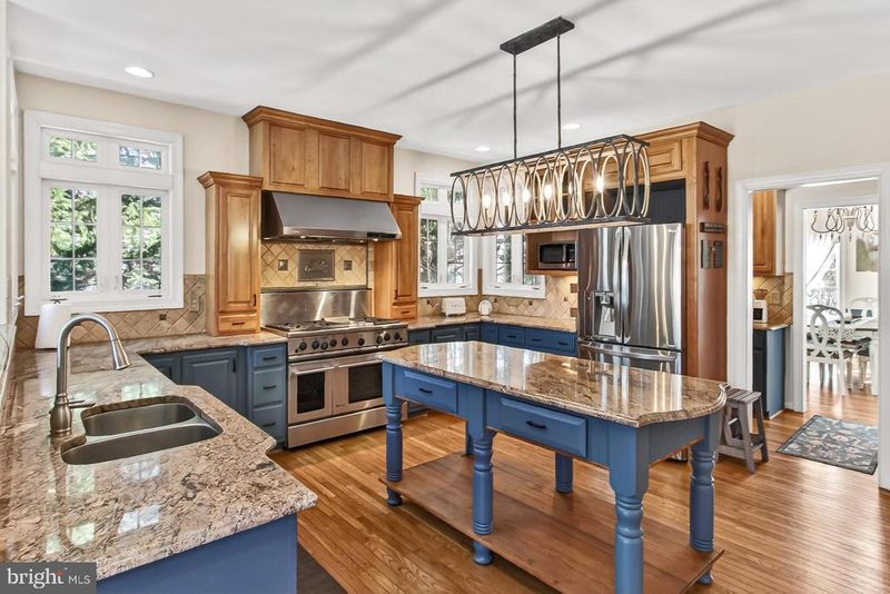 21027 Forest Highlands Ct, Ashburn, VA 20147