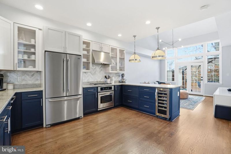 7023 Haycock Rd #706, Falls Church, VA 22043