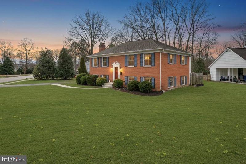 8300 Midwood St, Alexandria, VA 22308
