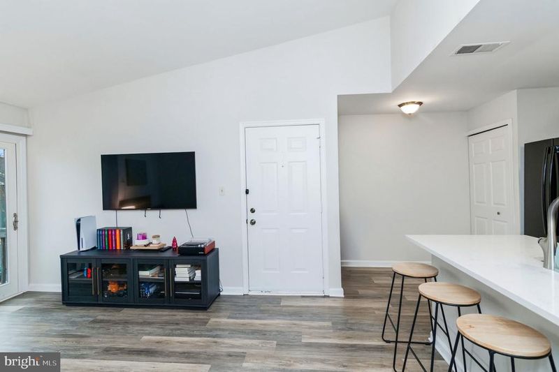 8610 Beekman Pl #10D, Alexandria, VA 22309