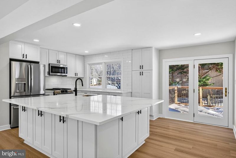 8612 Cottage St, Vienna, VA 22180