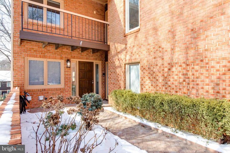 7824 Whiterim Ter, Potomac, MD 20854
