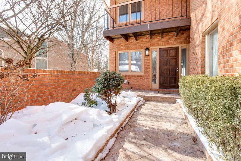 7824 Whiterim Ter, Potomac, MD 20854