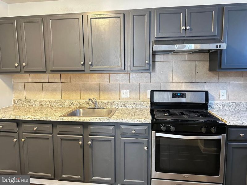 4632 Hillside Rd SE #1, Washington, DC 20019