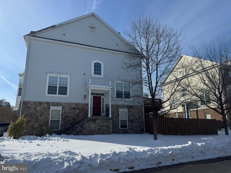 42474 Magellan Sq, Brambleton, VA 20148