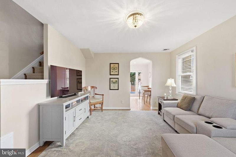 1120 Powhatan St, Alexandria, VA 22314