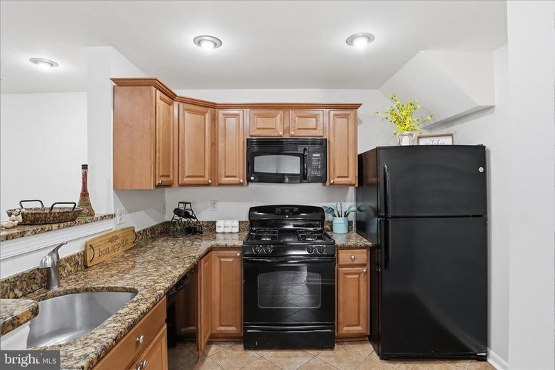 1067 Gardenview Loop #302, Woodbridge, VA 22191