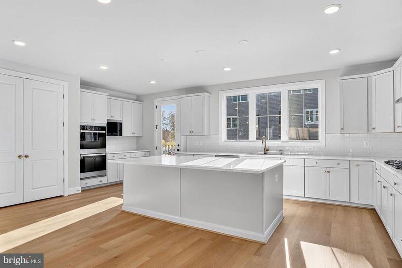 42139 Gilded Stone Ter, Brambleton, VA 20148
