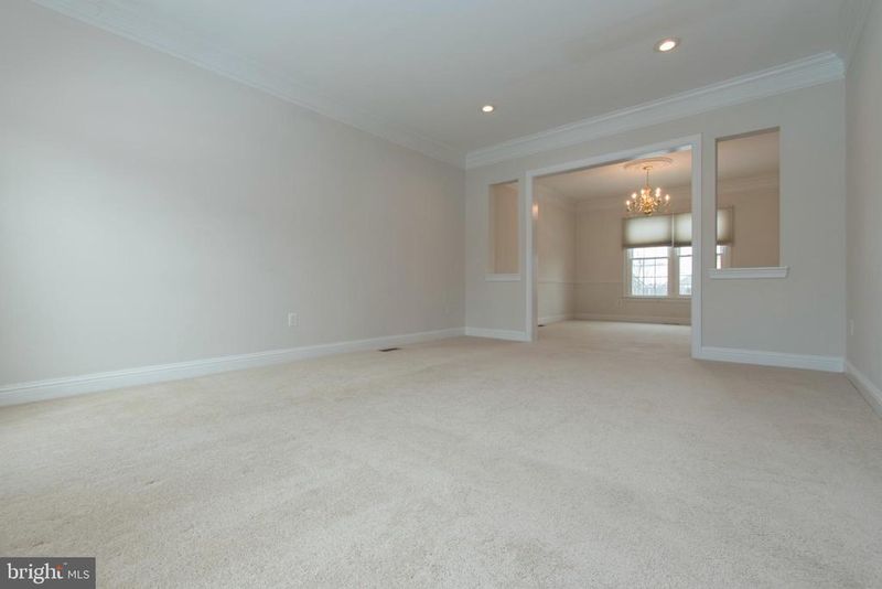 10817 Maplecrest Ln, Potomac, MD 20854