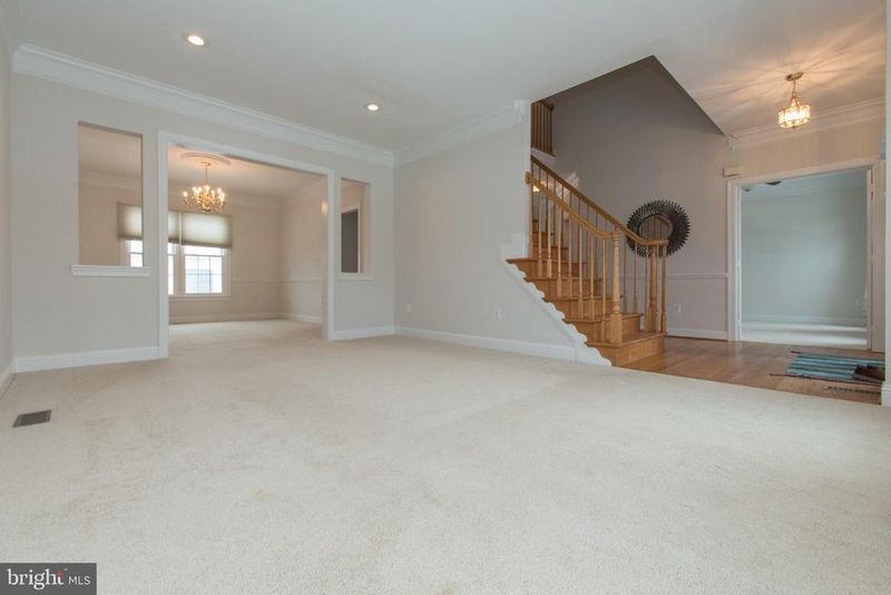 10817 Maplecrest Ln, Potomac, MD 20854