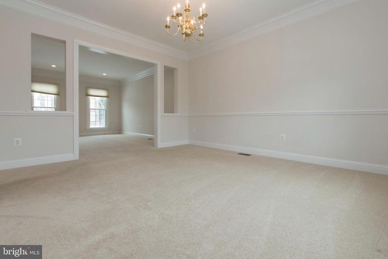 10817 Maplecrest Ln, Potomac, MD 20854
