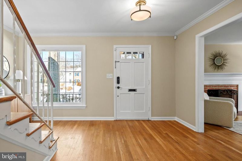 7002 Old Cabin Ln, Rockville, MD 20852
