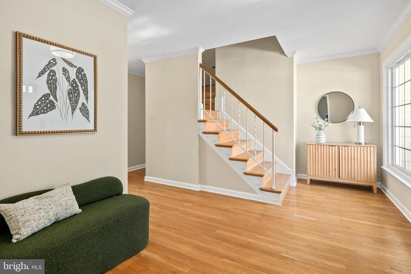 7002 Old Cabin Ln, Rockville, MD 20852