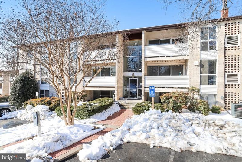 5612 Bloomfield Dr #204, Alexandria, VA 22312