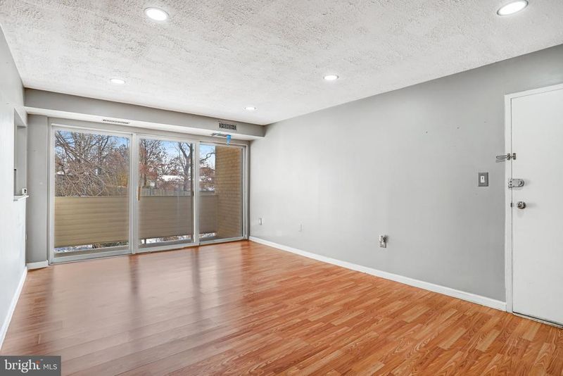 5612 Bloomfield Dr #204, Alexandria, VA 22312