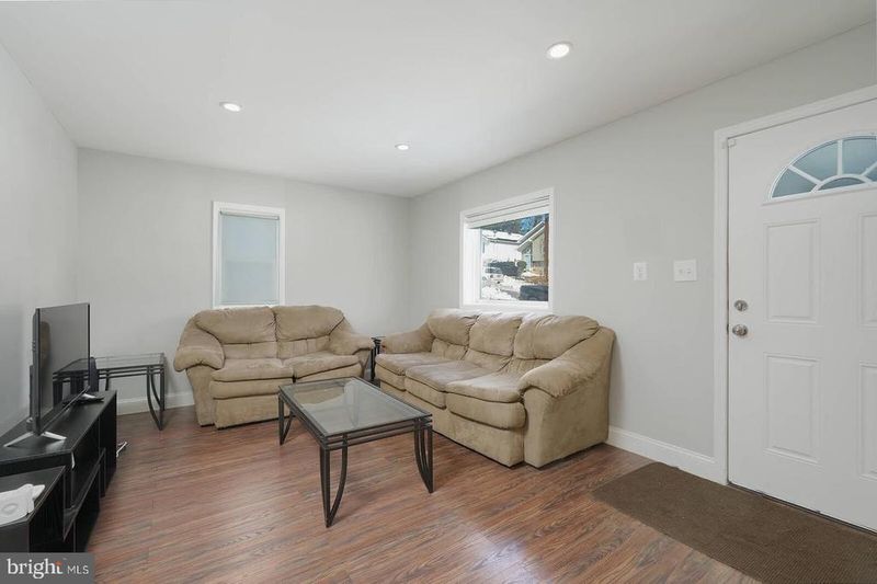 7719 Garrison Rd, Hyattsville, MD 20784