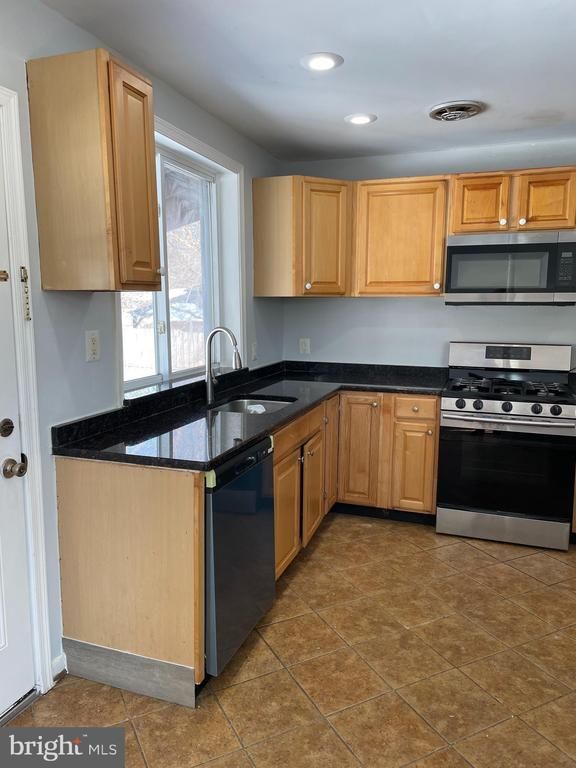 2410 Lewisdale Dr, Hyattsville, MD 20783