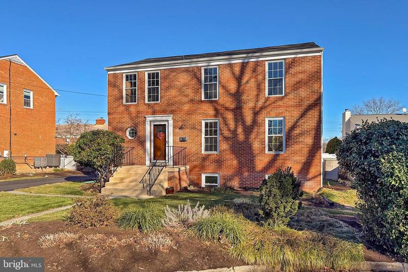 535 S Lancaster St, Arlington, VA 22204