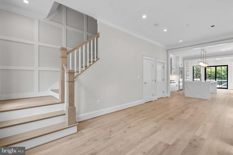 3713 R St NW, Washington, DC 20007